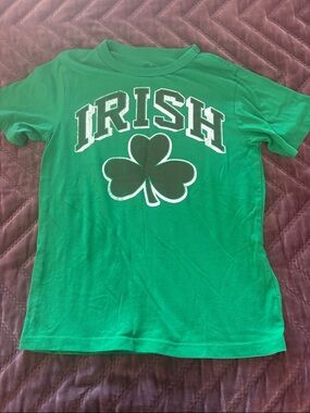 Place Green Irish Shamrock Graphic Tee
